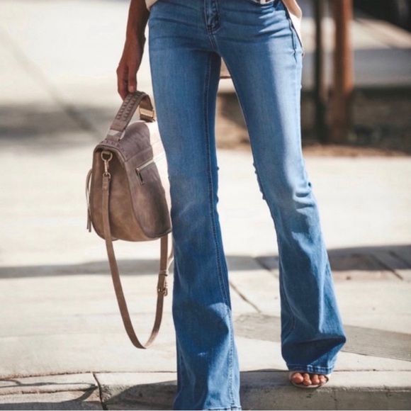 Kancan Mid Rise Flare Bootcut Bellbottoms Light Washed Jeans Multi Sizes NWT - Picture 4 of 15